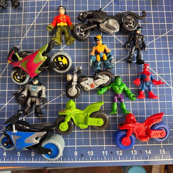 Imaginext DC SUPER FRIENDS figures and motorcycles bundle 12 pcs 215 - Picture 3 of 4